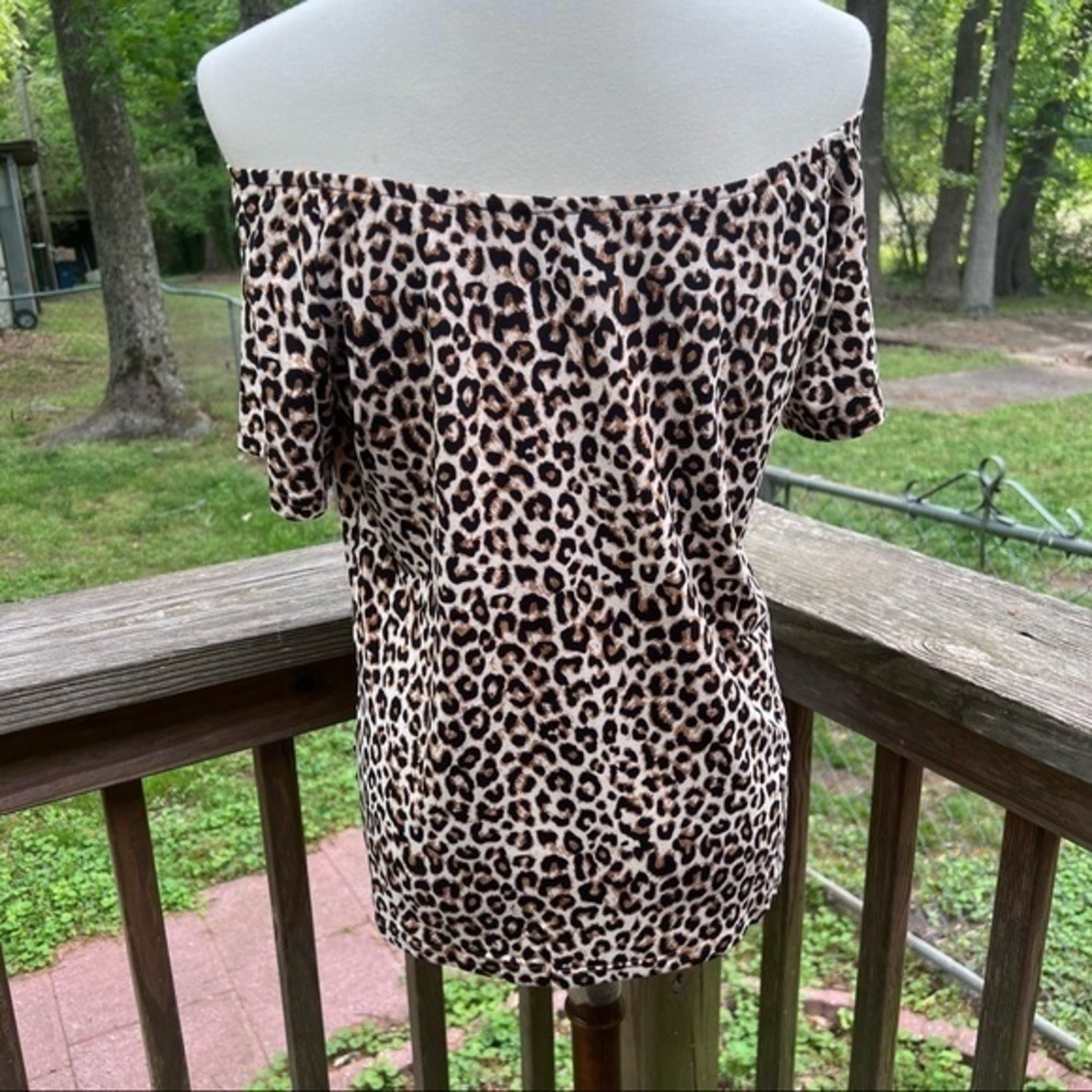Leopard print off shoulder top - Picture 7 of 8